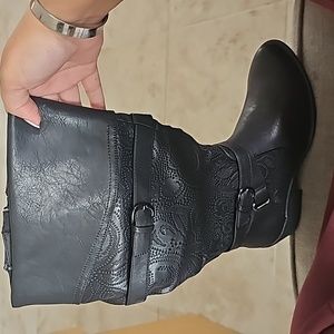 New black boots size 8.5